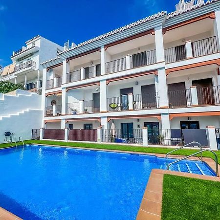 Modern 2 Bed Apartment With Pool In 弗里希利亚纳 外观 照片