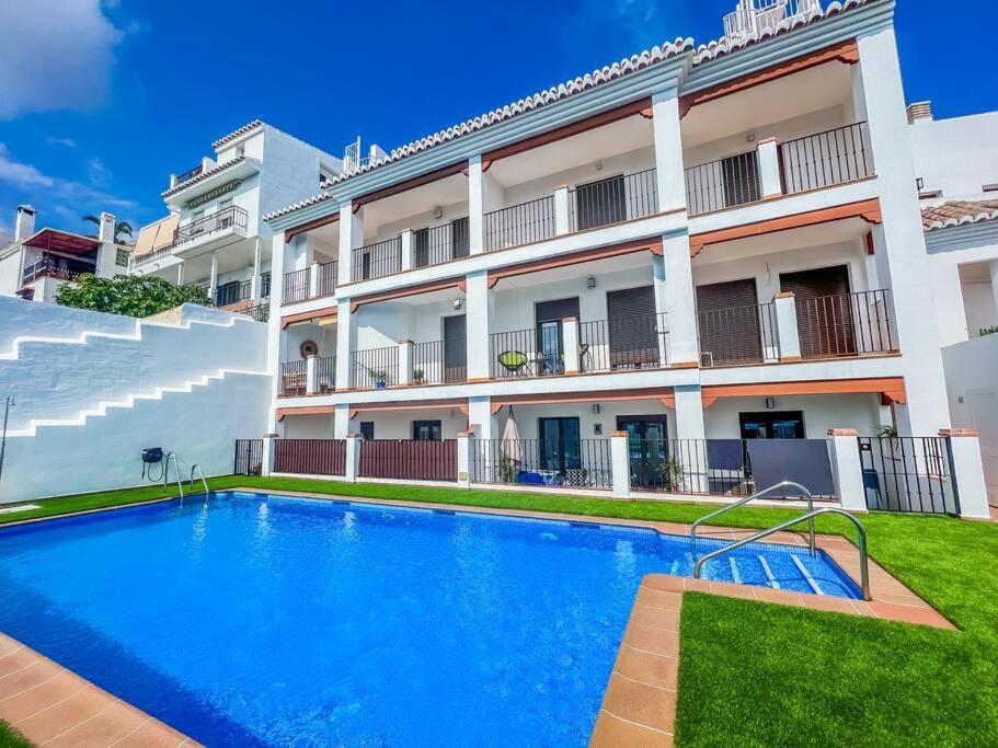 Modern 2 Bed Apartment With Pool In 弗里希利亚纳 外观 照片
