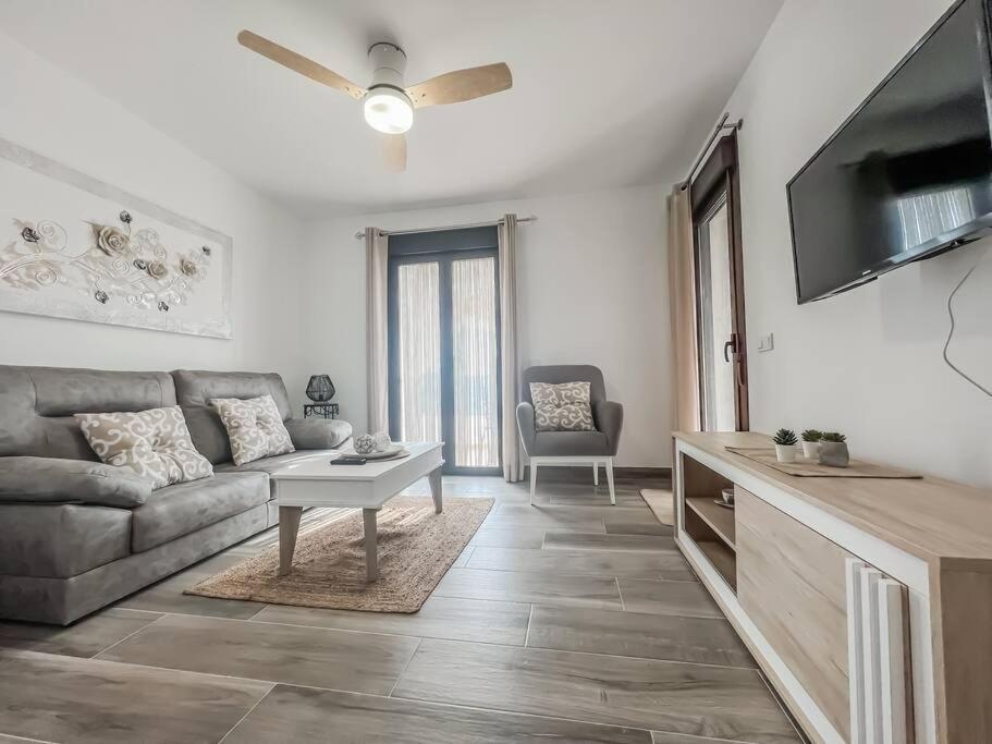 Modern 2 Bed Apartment With Pool In 弗里希利亚纳 外观 照片