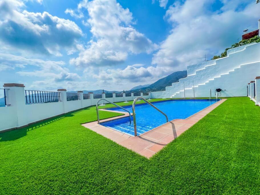 Modern 2 Bed Apartment With Pool In 弗里希利亚纳 外观 照片