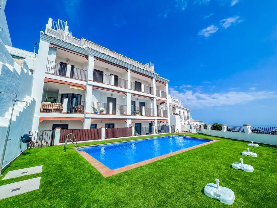 Modern 2 Bed Apartment With Pool In 弗里希利亚纳 外观 照片