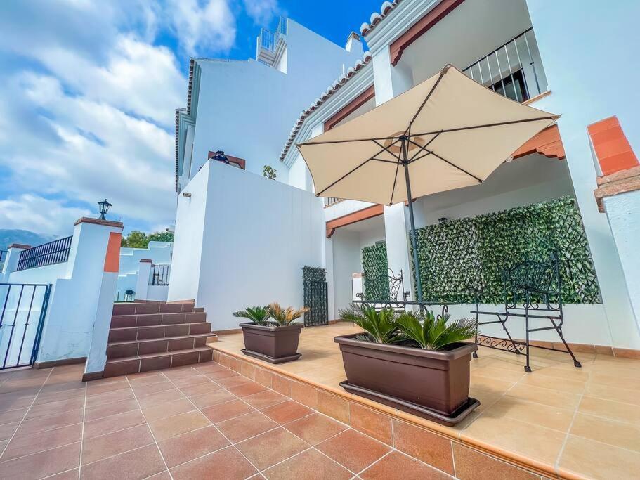 Modern 2 Bed Apartment With Pool In 弗里希利亚纳 外观 照片